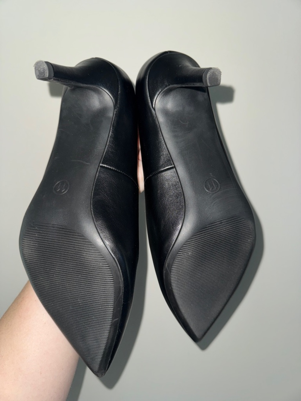 Classic Black Pointed-Toe Women's Pumps - Picture 4 of 4